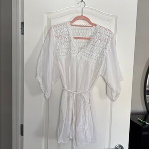 White Lace Trim bridal dressing robe. NWOT